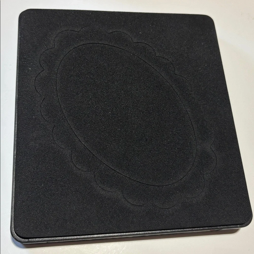Sizzix FRAME OVAL SCALLOP